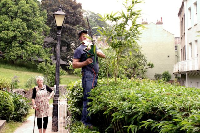 Ateliers jardinage seniors : bienfaits santé mentale et physique